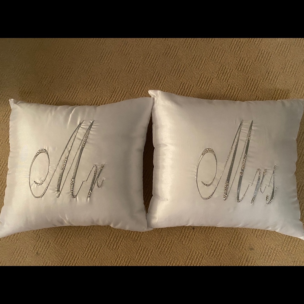 Wedding kneeling pillows 👰🏻 🤵🏻 💒